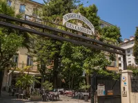 Auberge de Jeunesse HI Nice les Camélias Hotels in Nice