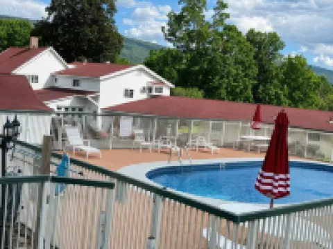 Four Winds Country Motel