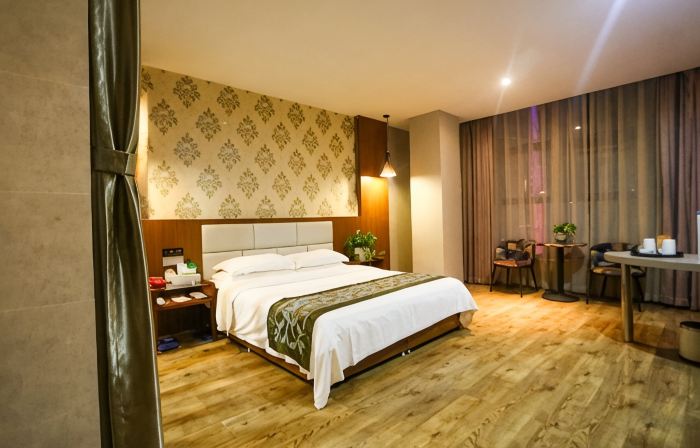 Danfeng Junlin World Theme Hotel