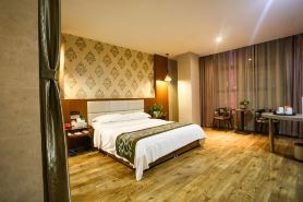 Danfeng Junlin World Theme Hotel