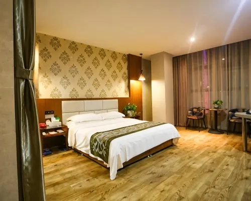 Danfeng Junlin World Theme Hotel فنادق في دانفنغ