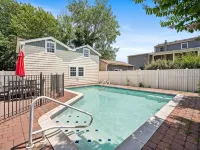 Pool - 7 Bedrooms - Close to beach Hotels in Brigantine