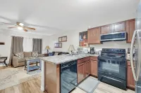 Sleeps 10  Game Room + Pool Table  Truck Parking - Wifi
