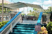 The Blue Tide House: Steps to Maui beaches + nearby eats