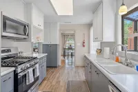 Cute Cottage Close to Downtown! w/Firepit