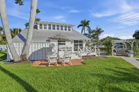 Historic Old Naples Estate - 2 Blocks to the Gulf, Shopping, Dining, & the Arts - Condos