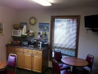 Snowshoe Motel - Breakfast