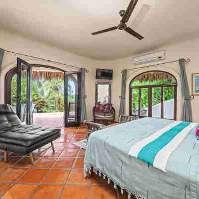 Large 1&2/BD Private Villas, Ocean Views, Lovely Pool, Ideal Location Rooms