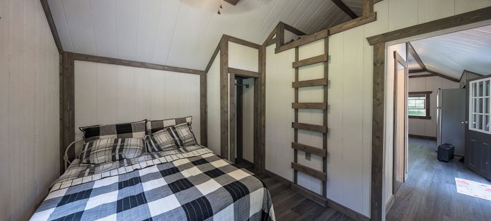 Tiny House w/Creek and Eagles Hotels in Holmes County