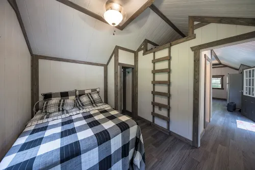 Tiny House w/Creek and Eagles