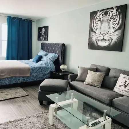 TOWNHOUSE🏠5BR/2BATH/2 FLOORS/ FREE PARKING/BBQ 🤩