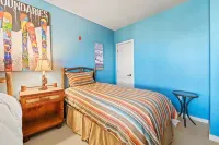 Beautifully renovated 2 bedroom condo in Stratton VT - walk to Village/Lifts! - balcony