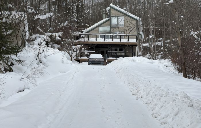 3-bedroom chalet in marvelous Ellicottville with WiFi, sauna, deck and grill