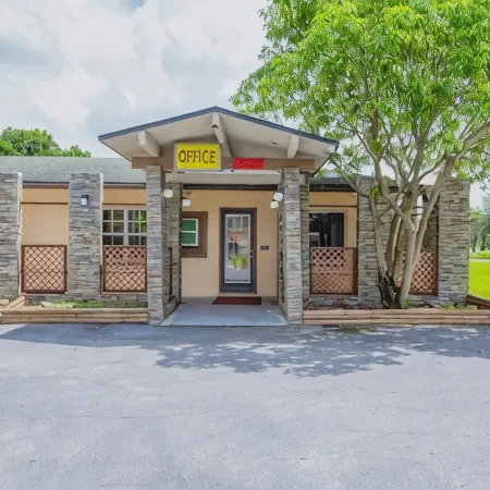 OYO Superior Budget Inn Bartow Отели в г. Бартоу