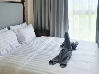 Grand Florida Seaview-1Br-Step to Jomtien Beach - Condos