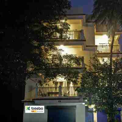 Blue Door Hotel Exterior