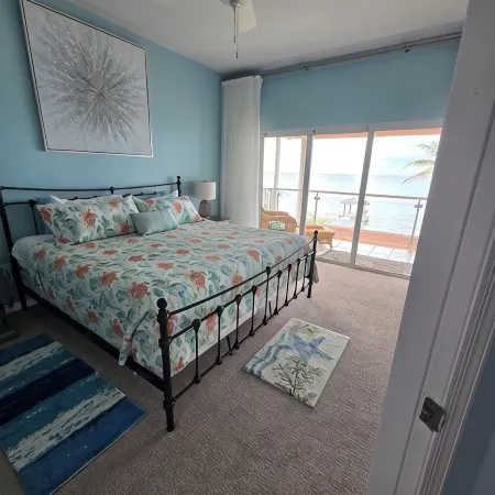 Northern Lights # 9 Spacious 3 Bd/3+ Bath Beachfront on Snorklers Paradise