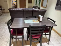 King Comfort Apartment, Quiet, Clean, AC & WiFi - บังกะโล