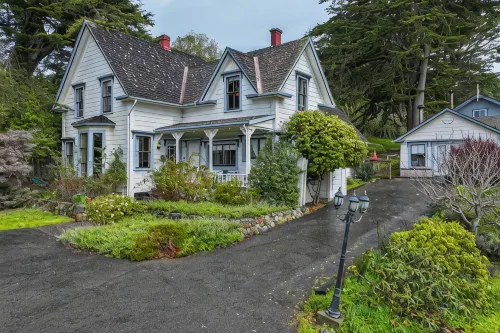 Dennen's Victorian Farmhouse