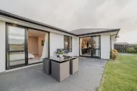 Sunlit Sanctuary with Private Patio in Wigram Hotel a 