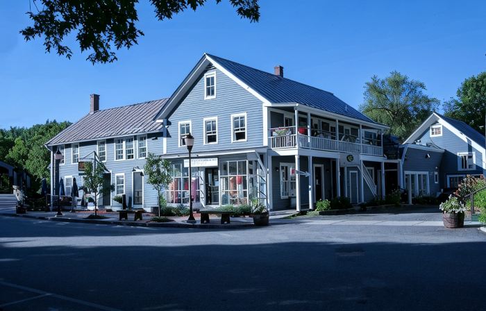 Rare deluxe 1 bdrm w/views of the Covered Bridge