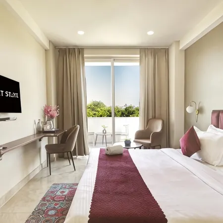 SALTSTAYZ SELECT - NEAR SOHNA ROAD CITY CENTRE