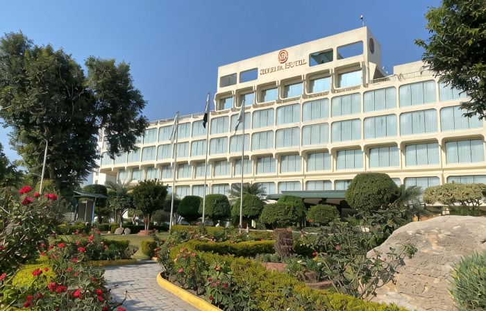페샤와르 세레나 호텔