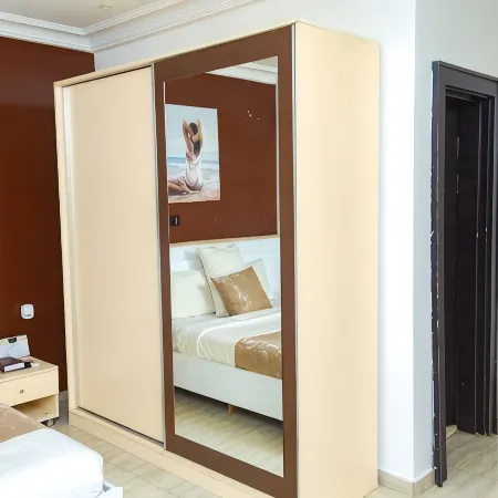 The Point Hotel & Suites