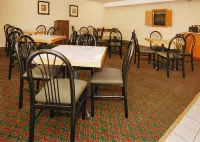 Econo Lodge Inn & Suites University - Desayuno