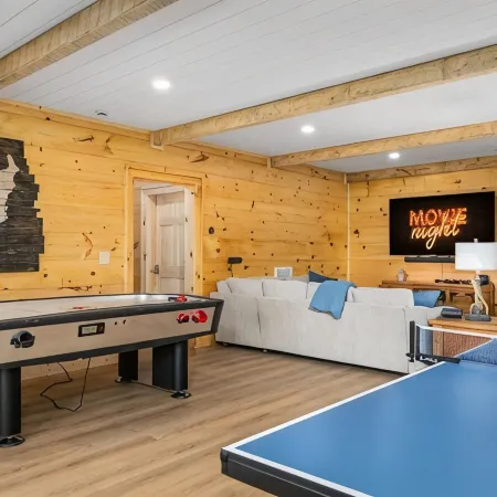 Newly Renovated  5Br 3BA Cabin with Amazing Mountain Sunset Views