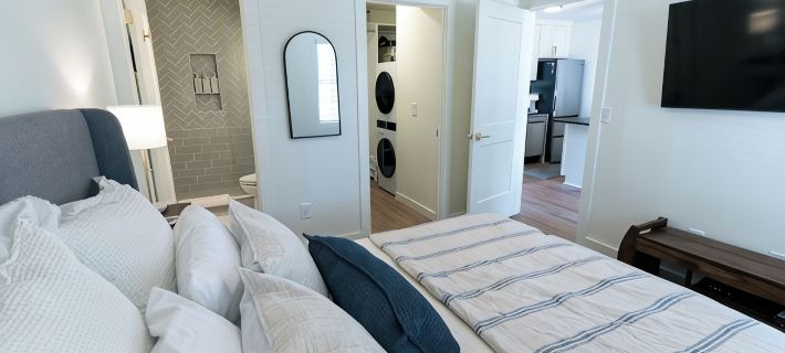 Elegant Game Day Escape - Steps from the Stadium Hotels in Auburn