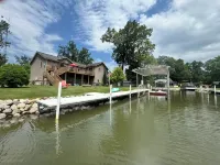 Crooked Lake, Angola, in, Waterfront Retreat - Dock, Fire Pit, Sleeps 12 - 4 tähden