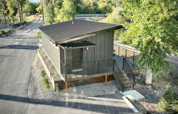 Cozy Riverfront cabin in Lux RV Resort w/ beautiful views in lovely South Weber