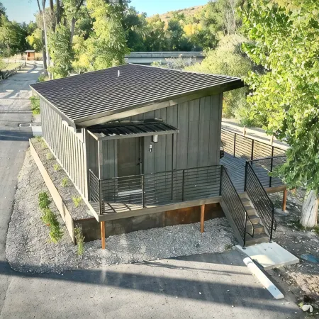 Cozy Riverfront cabin in Lux RV Resort w/ beautiful views in lovely South Weber