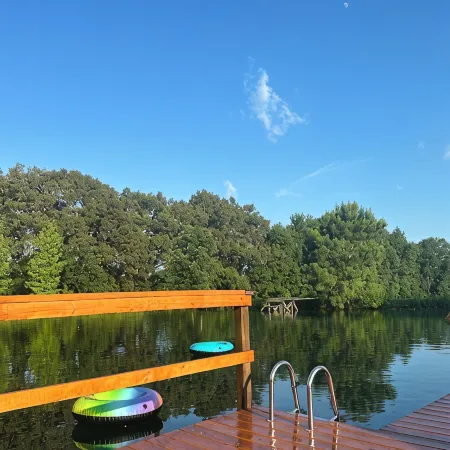 The Hidden Maple - 10 minutes to MSU - Pet & Kid Friendly - Secluded with Pond!