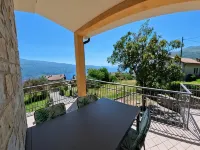 Villa Arianna – Panorama Suite, Lake Garda view apartment with pool Hotels in Tignale