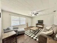 Charming 3-bedroom house on quiet street in delightful Kilgore - Wifi