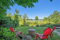 Charming Lake House Getaway - 3-Star