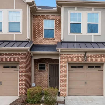 Newly built Charming 3-bedroom townhome with amenities Spring Hill