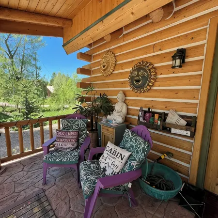 Private Riverfront Hygge Cabin
