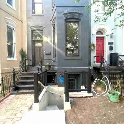 Charming 2-bedroom apartment with AC, WiFi in brilliant Washington Others