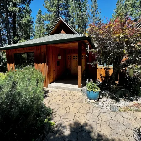Walk to Downtown Graeagle, Mill Pond & Pickleball from the Graeagle Tree House