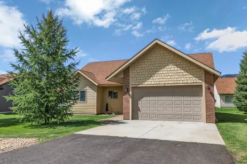 Charming 3-Bedroom Home, 5 Min from Tamarack Resort