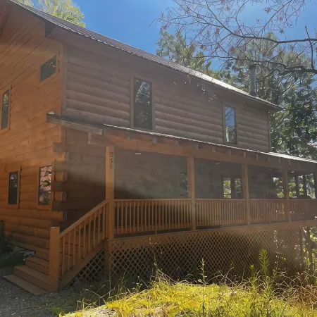 Beautiful and relaxing mountain log cabin with stunning views