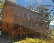 Beautiful and relaxing mountain log cabin with stunning views