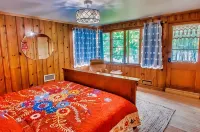 Huge Lake House. Sleeps 8, 4 BDRM, 4.5 BTHs. Private Dock w/ Canoes & Kayaks! - Wi-Fi