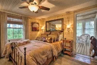 Historic Cabin in Little Switzerland w/Fire Pit-Walk to village and shops!