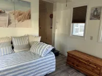 Beach Bungalow in peaceful Toms River with AC, WiFi, beach badges.
