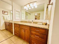 Tropical Paradise #8 at HBR, King Bed Studio with beach access, AC & kitchen - balcony