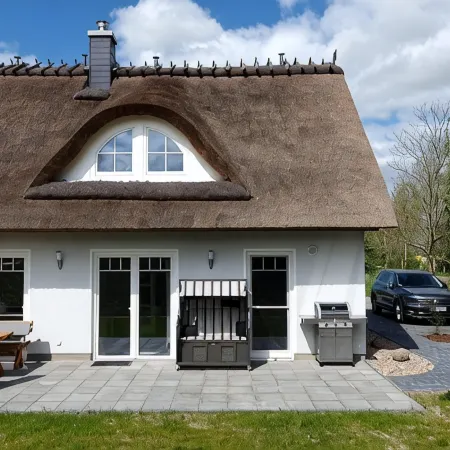 Thached House "Haus Hannes" on the island Rügen - Relax and enjoy.